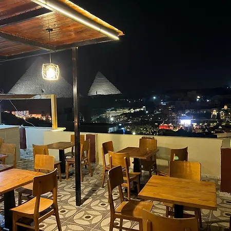 Cheristo Pyramids View Inn